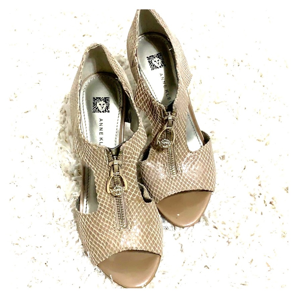 Anne Klein Open-toe heel